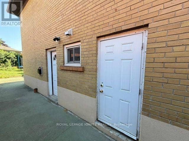 11 Fulwell Crescent — photo 23 of 40