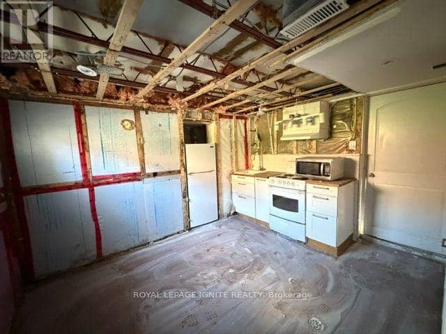 11 Fulwell Crescent — photo 31 of 40