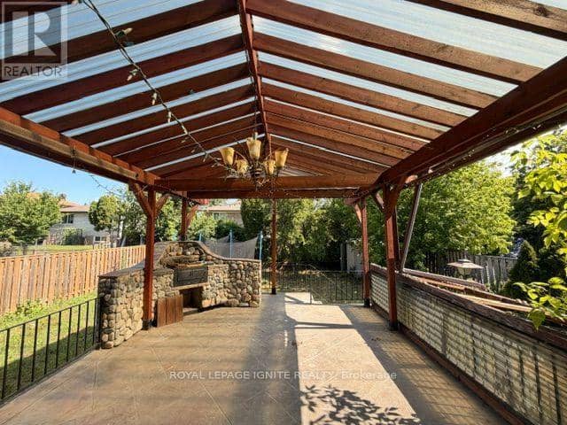 11 Fulwell Crescent — photo 34 of 40