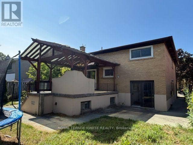 11 Fulwell Crescent — photo 38 of 40