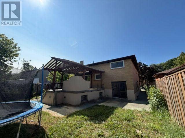 11 Fulwell Crescent — photo 39 of 40