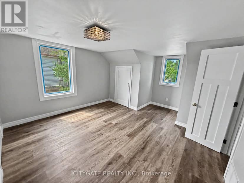 687 Upper James Street — photo 11 of 15