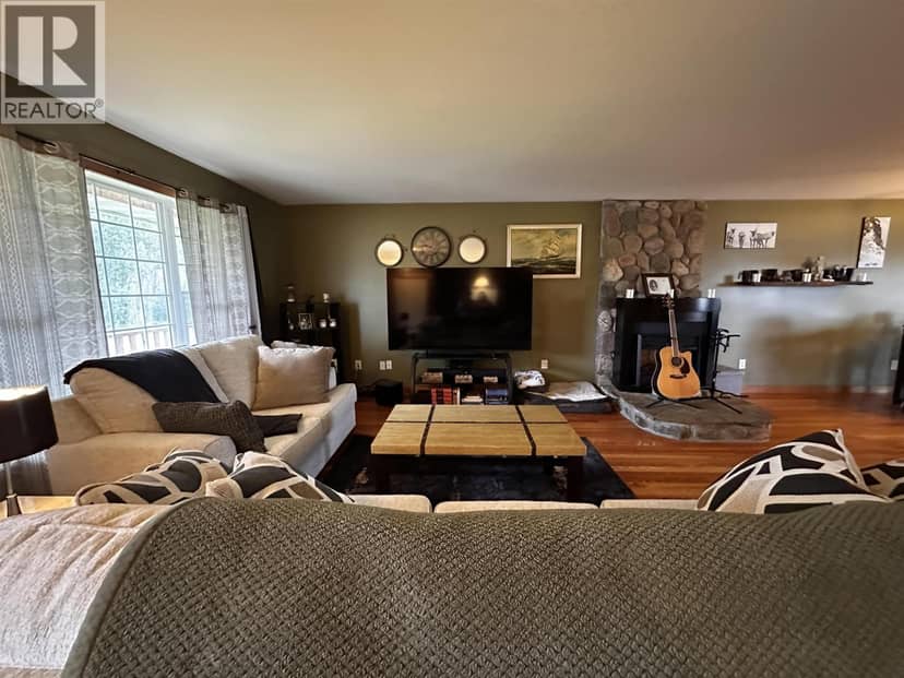 4410 E 52 AVENUE, Fort Nelson, photo 4
