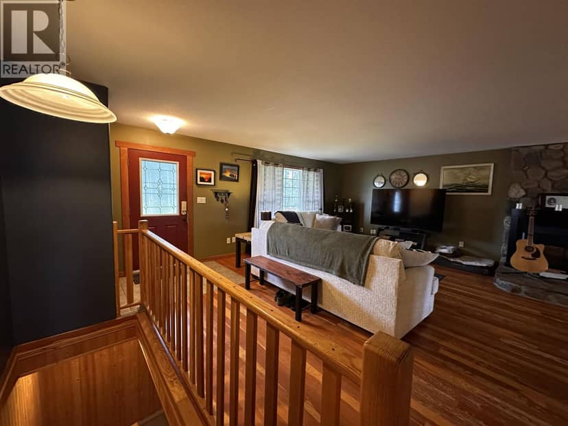4410 E 52 AVENUE, Fort Nelson, photo 3