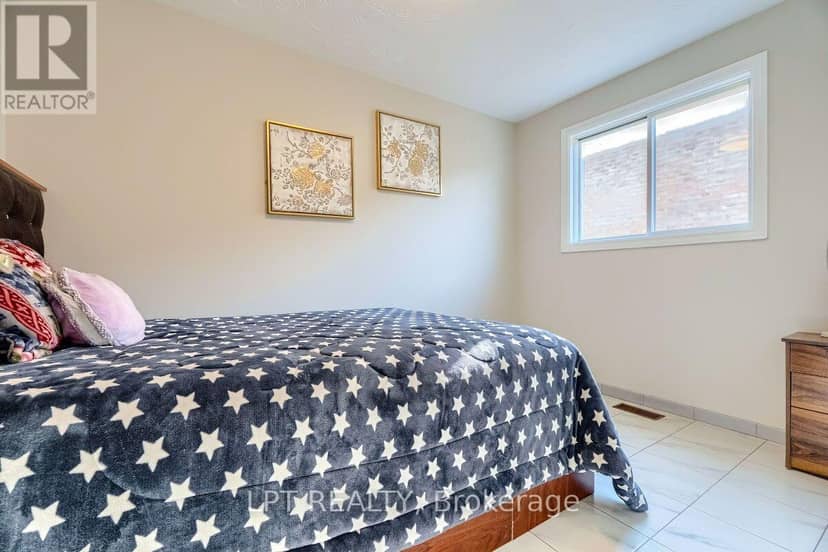 16 Vogue Court — photo 20 of 40
