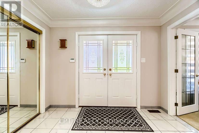 16 Vogue Court — photo 3 of 40