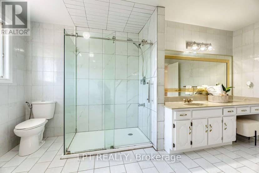 16 Vogue Court — photo 32 of 40