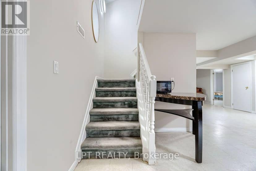 16 Vogue Court — photo 36 of 40