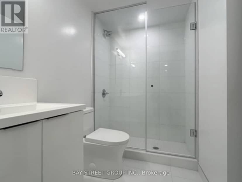 1904 - 238 Simcoe Street — photo 14 of 23