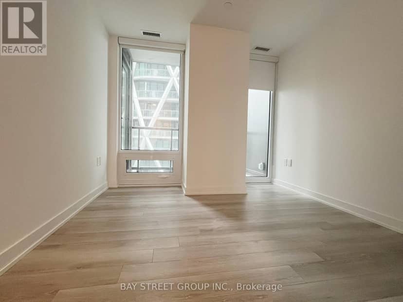 1904 - 238 Simcoe Street — photo 15 of 23
