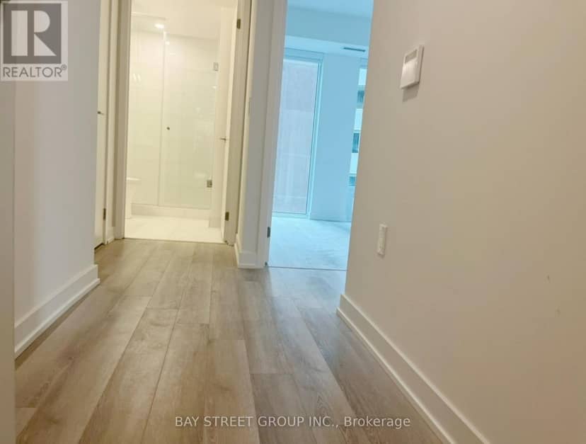 1904 - 238 Simcoe Street — photo 2 of 23