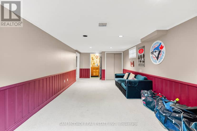 1077 Saginaw Crescent — photo 40 of 40