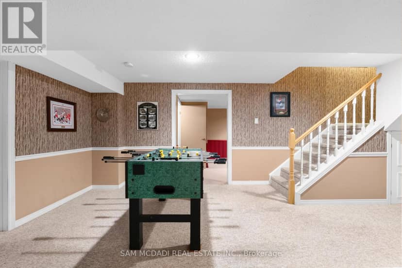 1077 Saginaw Crescent — photo 33 of 40