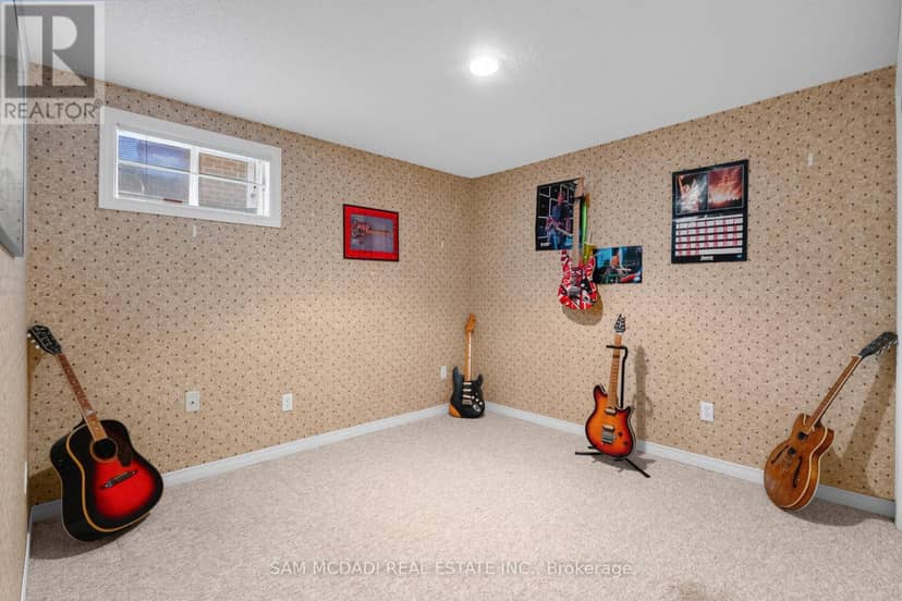 1077 Saginaw Crescent — photo 37 of 40