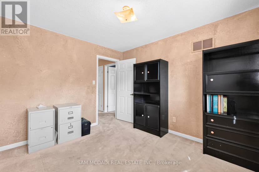 1077 Saginaw Crescent — photo 30 of 40