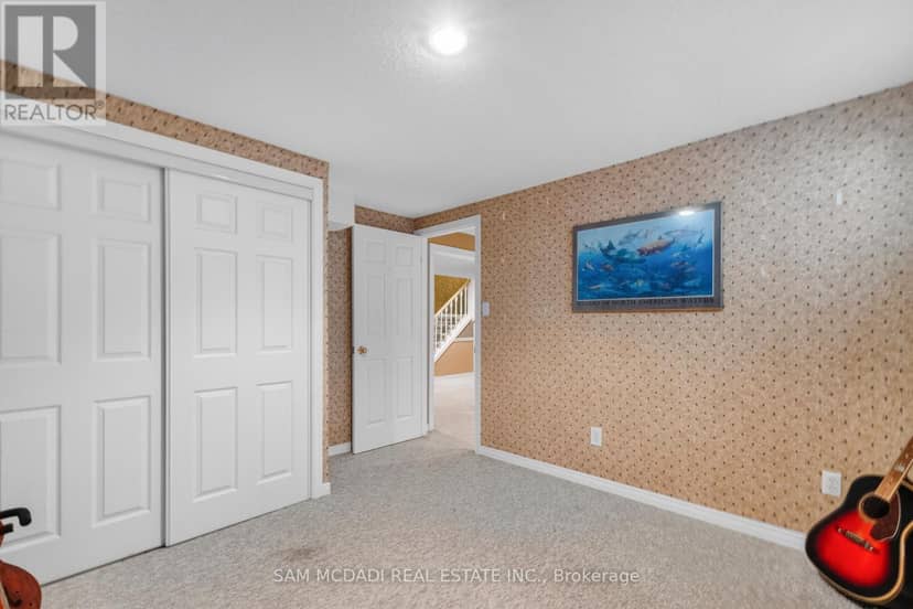 1077 Saginaw Crescent — photo 38 of 40
