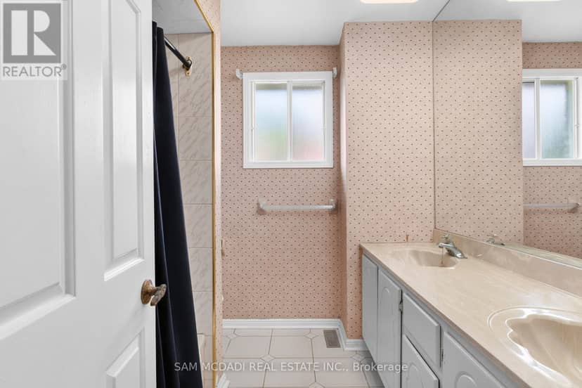 1077 Saginaw Crescent — photo 31 of 40