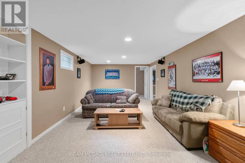 1077 Saginaw Crescent — photo 35 of 40
