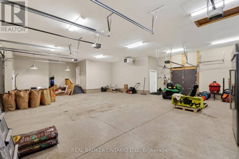 465 Lockmaster Crescent — photo 21 of 40