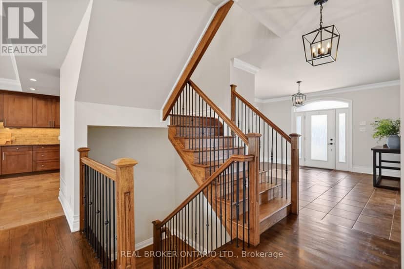 465 Lockmaster Crescent — photo 23 of 40