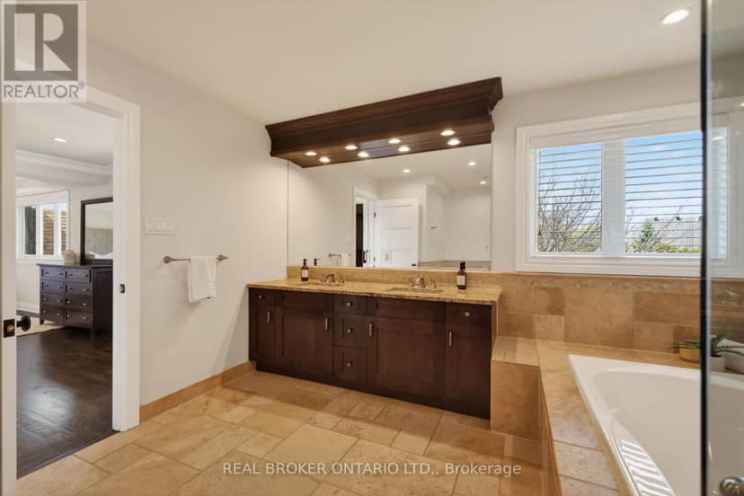 465 Lockmaster Crescent — photo 29 of 40