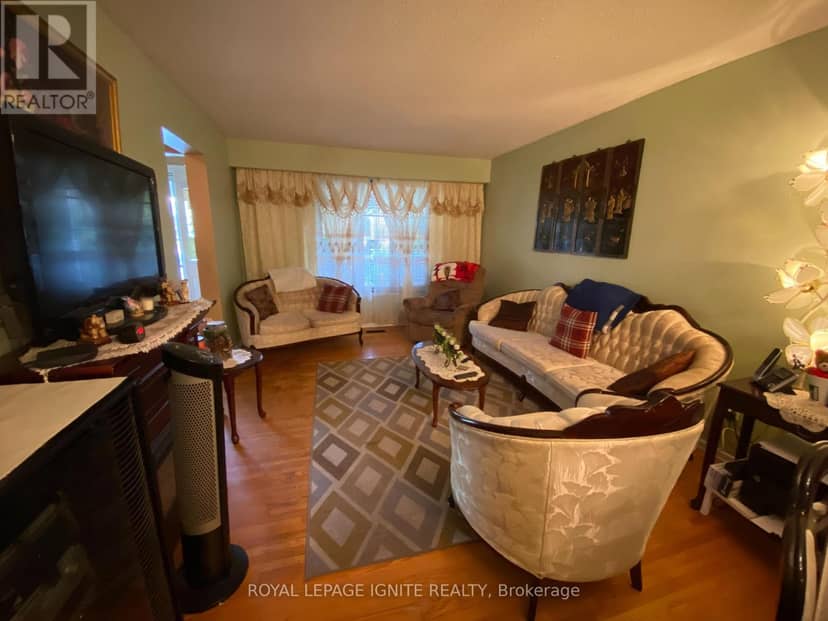 83 Coxworth Crescent — photo 9 of 40