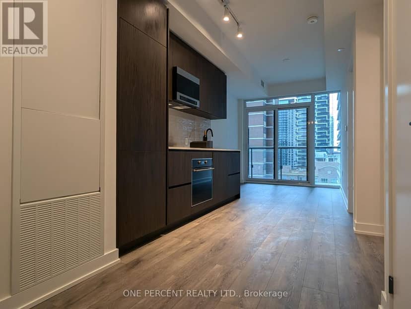 1104 - 127 Broadway Avenue — photo 3 of 16