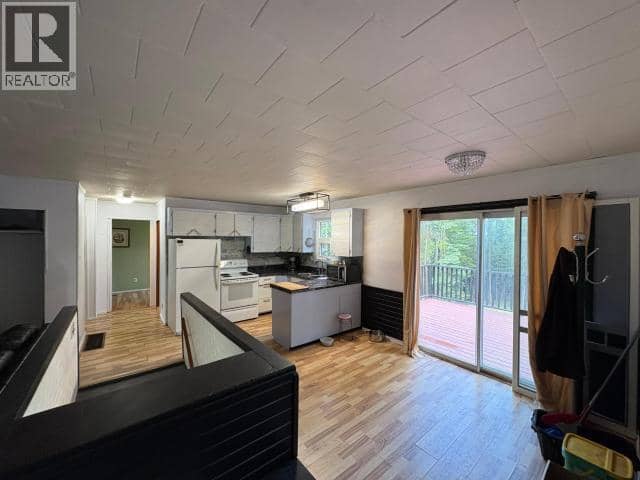 224 Squanga Ave — photo 10 of 22