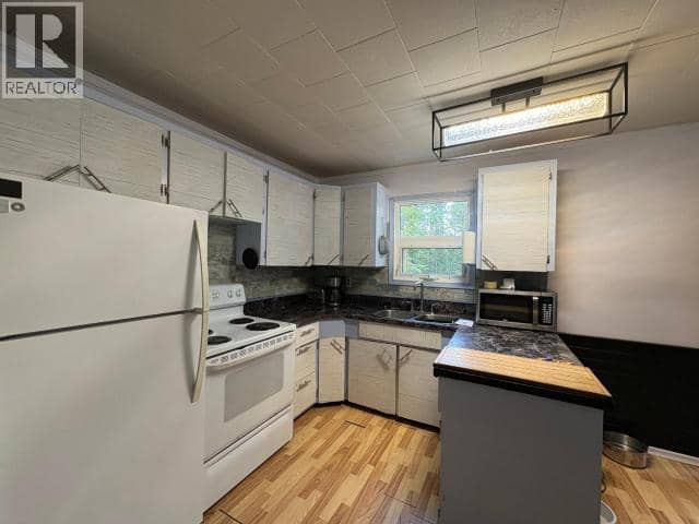 224 Squanga Ave — photo 11 of 22