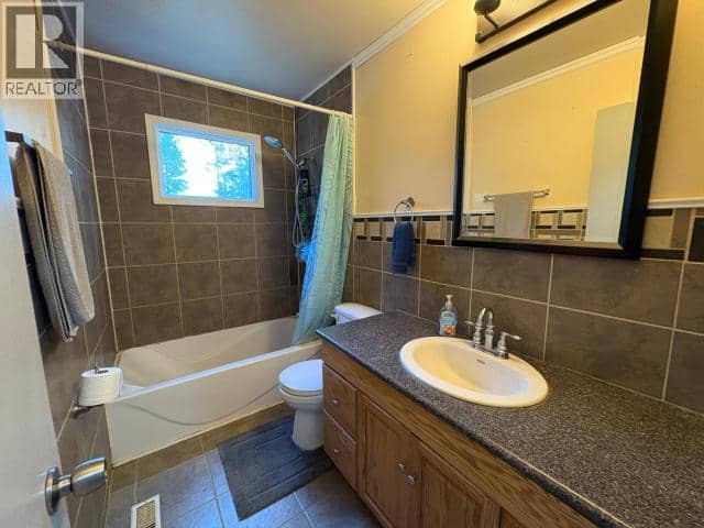 224 Squanga Ave — photo 12 of 22