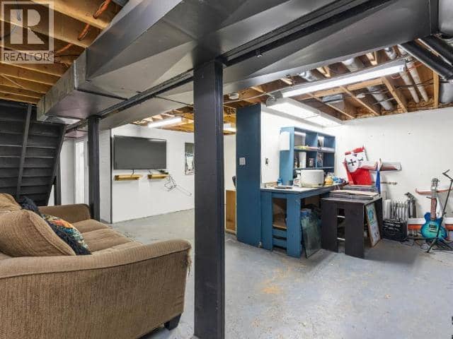 224 Squanga Ave — photo 5 of 22
