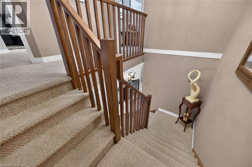 68 GARINGER Crescent — photo 19 of 40