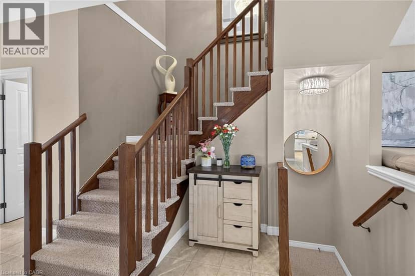 68 GARINGER Crescent — photo 18 of 40