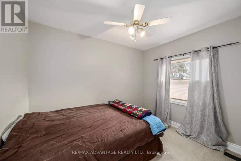 945 Colborne Street — photo 10 of 39