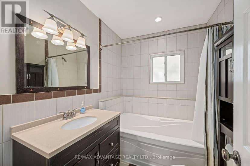 945 Colborne Street — photo 11 of 39