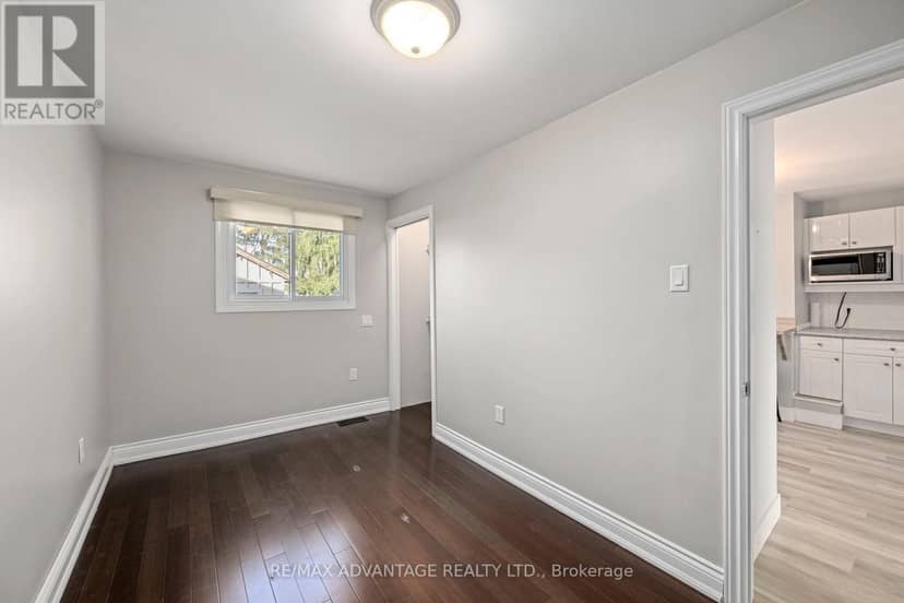 945 Colborne Street — photo 12 of 39