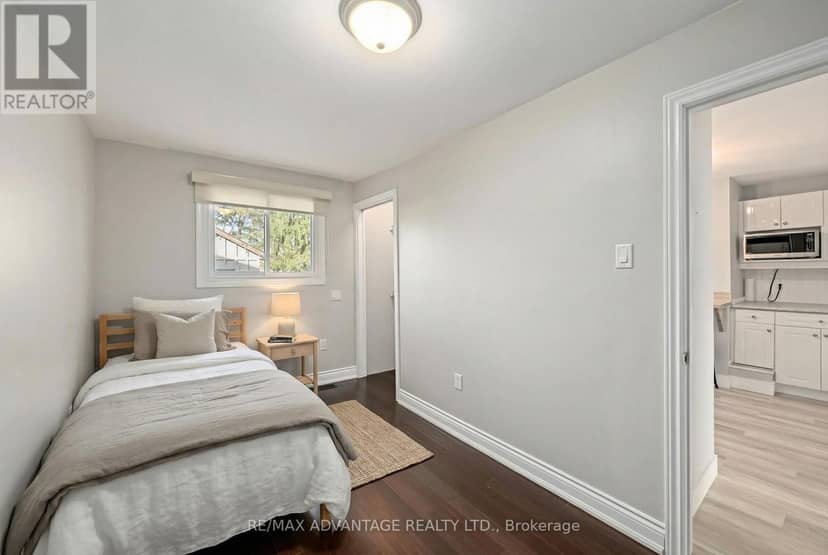 945 Colborne Street — photo 13 of 39