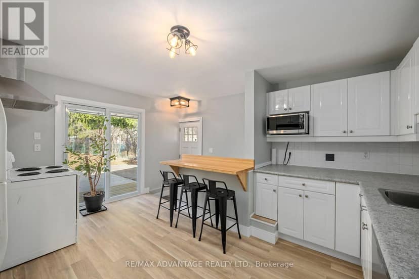 945 Colborne Street — photo 15 of 39