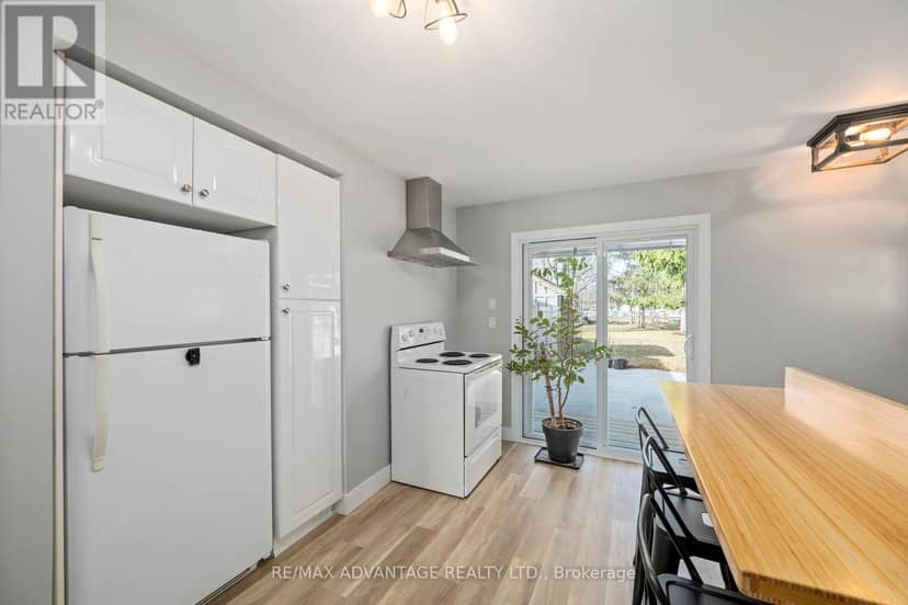945 Colborne Street — photo 16 of 39