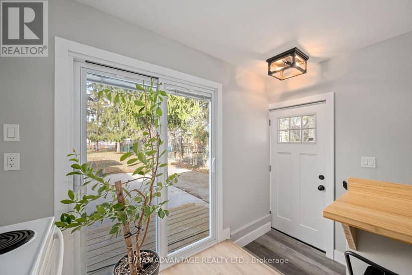 945 Colborne Street — photo 18 of 39