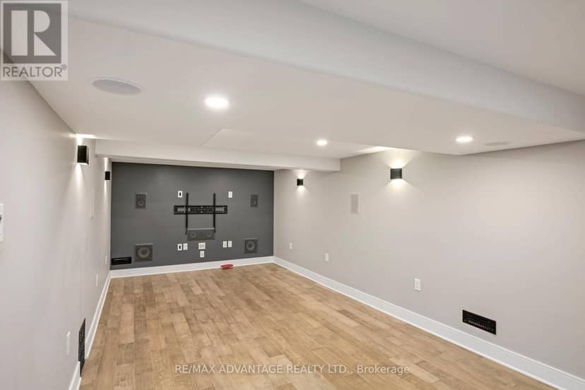 945 Colborne Street — photo 20 of 39