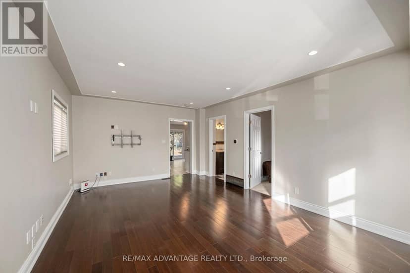 945 Colborne Street — photo 4 of 39