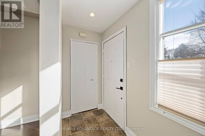 945 Colborne Street — photo 5 of 39