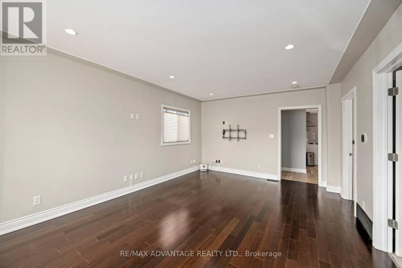 945 Colborne Street — photo 6 of 39