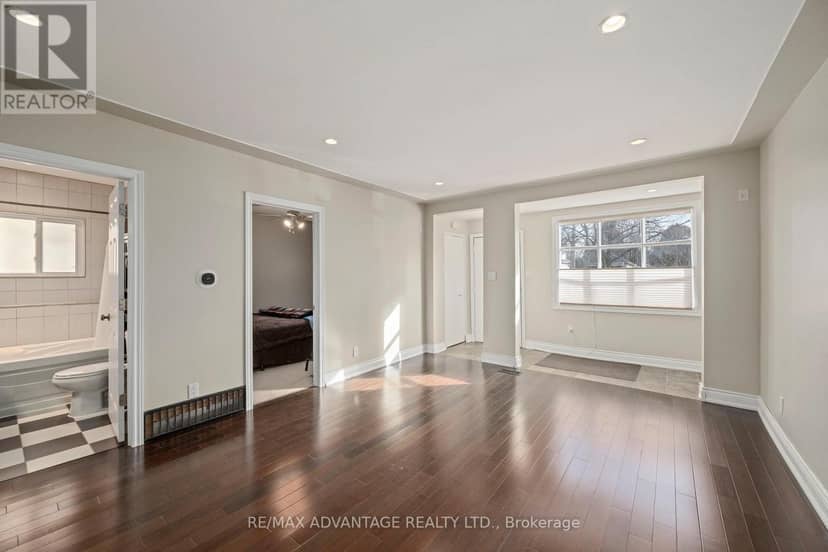 945 Colborne Street — photo 9 of 39