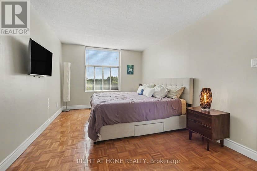 701 - 2759 Carousel Crescent — photo 15 of 34