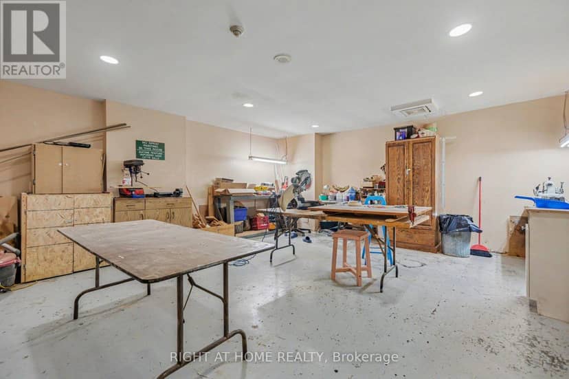 701 - 2759 Carousel Crescent — photo 31 of 34
