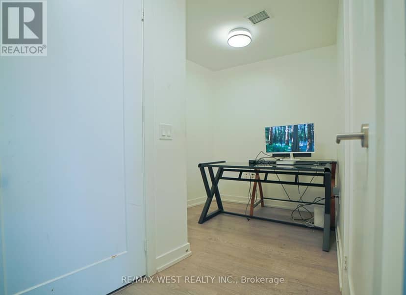 1101 - 10 York Street — photo 9 of 13