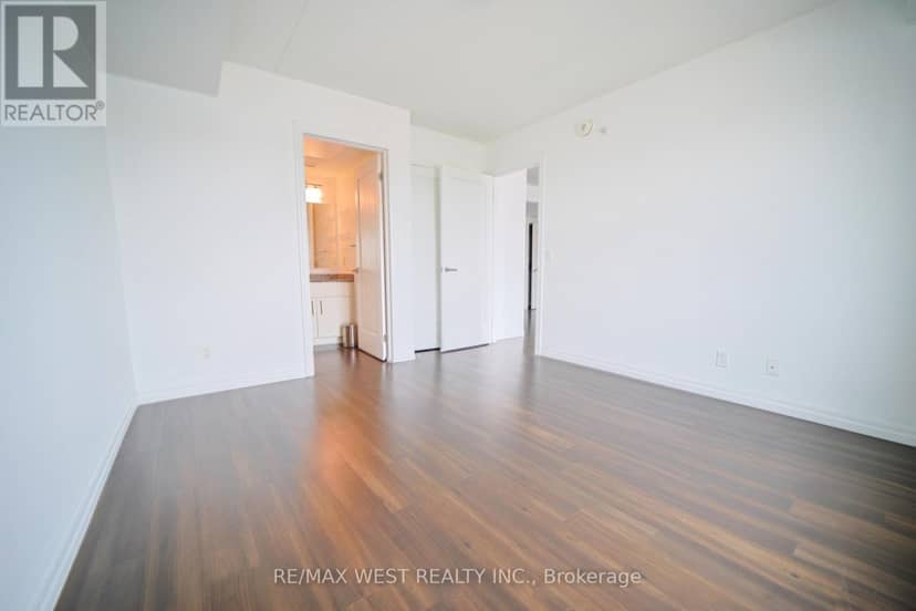 207 - 108 Summit Ridge Drive — photo 11 of 15