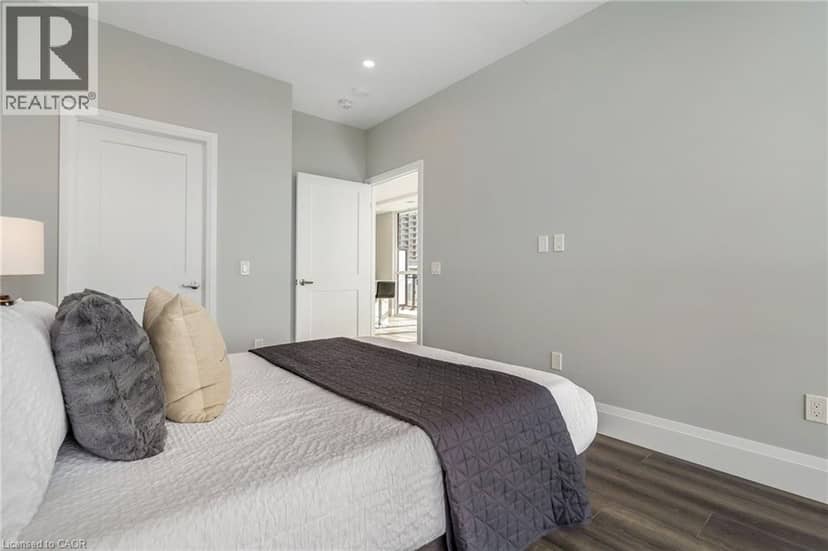60 CHARLES Street W Unit# 705 — photo 27 of 29